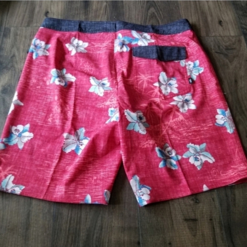 Vans HAWAII FLORAL Men 34 inch BOARDSHORTS Swim Trunks Red 042025 - Picture 3 of 7